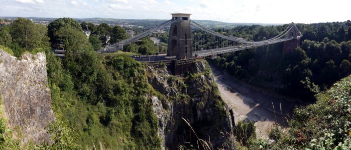 Clifton Suspension Bridge - obrovský visutý most přes řeku Avon